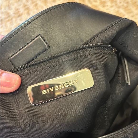 Givenchy Elegant Black Patterned Bag - Picture 10 of 15